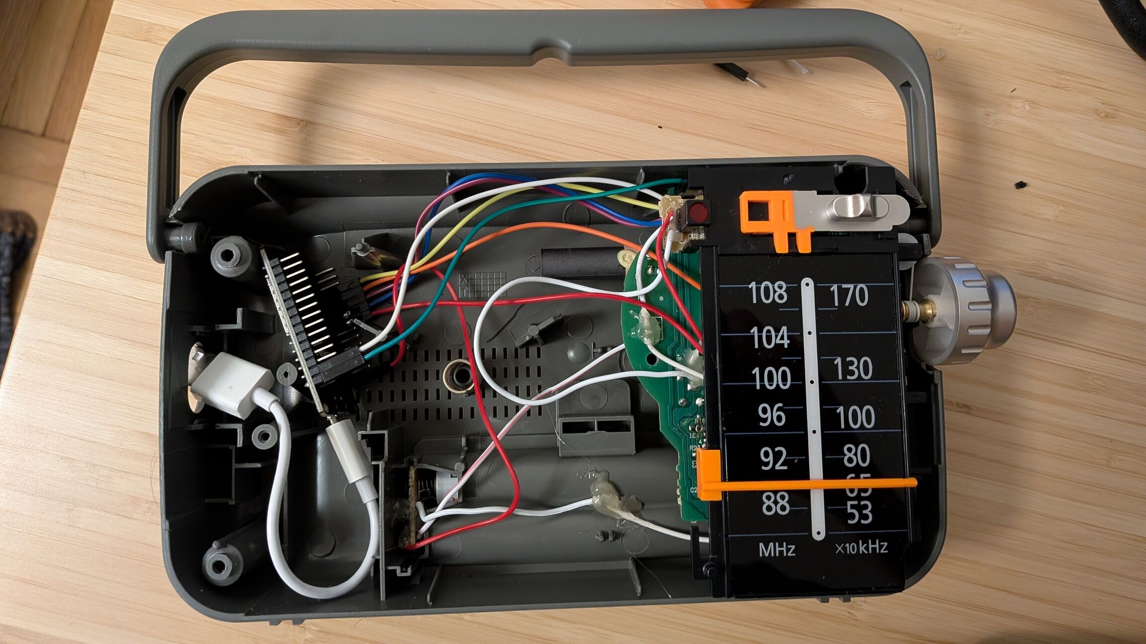 Internals laid out next to the frequency scale