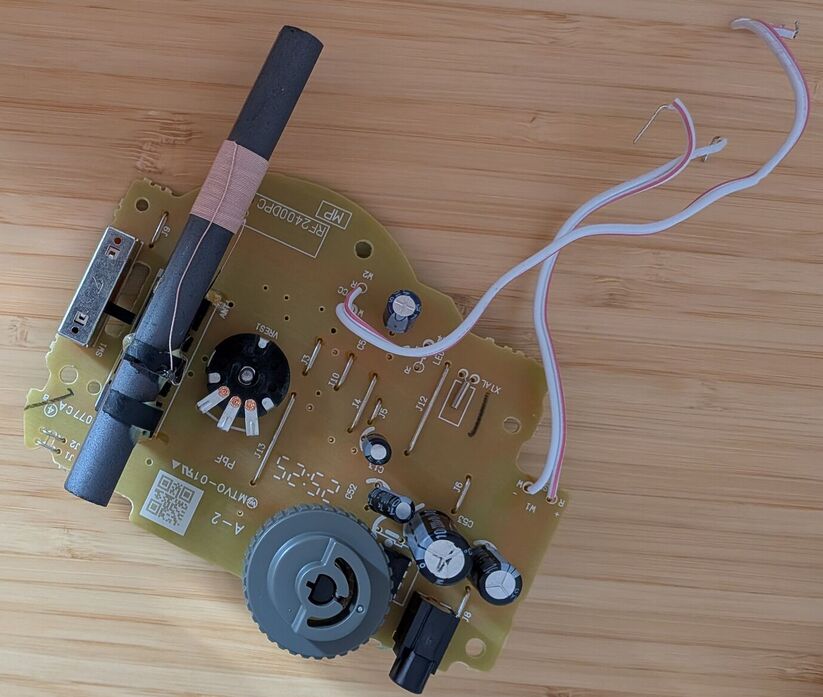 Main PCB, with potentiometers and switch